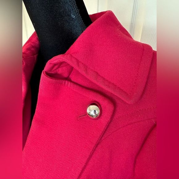 WHITE HOUSE BLACK MARKET Women's Red pea coat trench jacket pearl button
Sz M - Picture 6 of 16